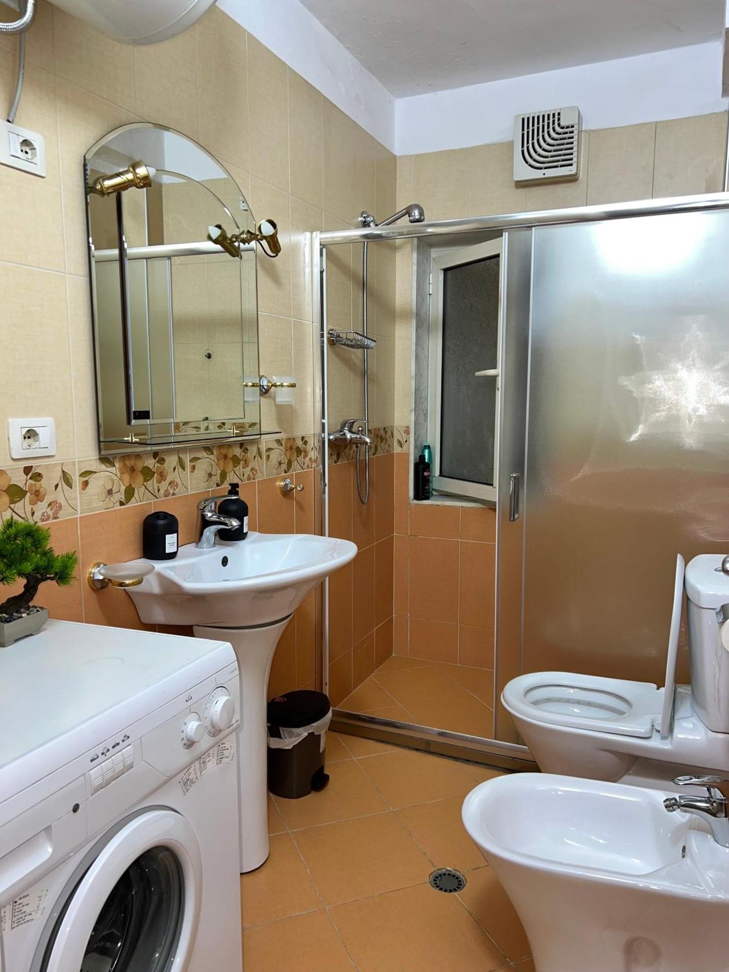 Blloku Family Apartment Tirana Eksteriør billede